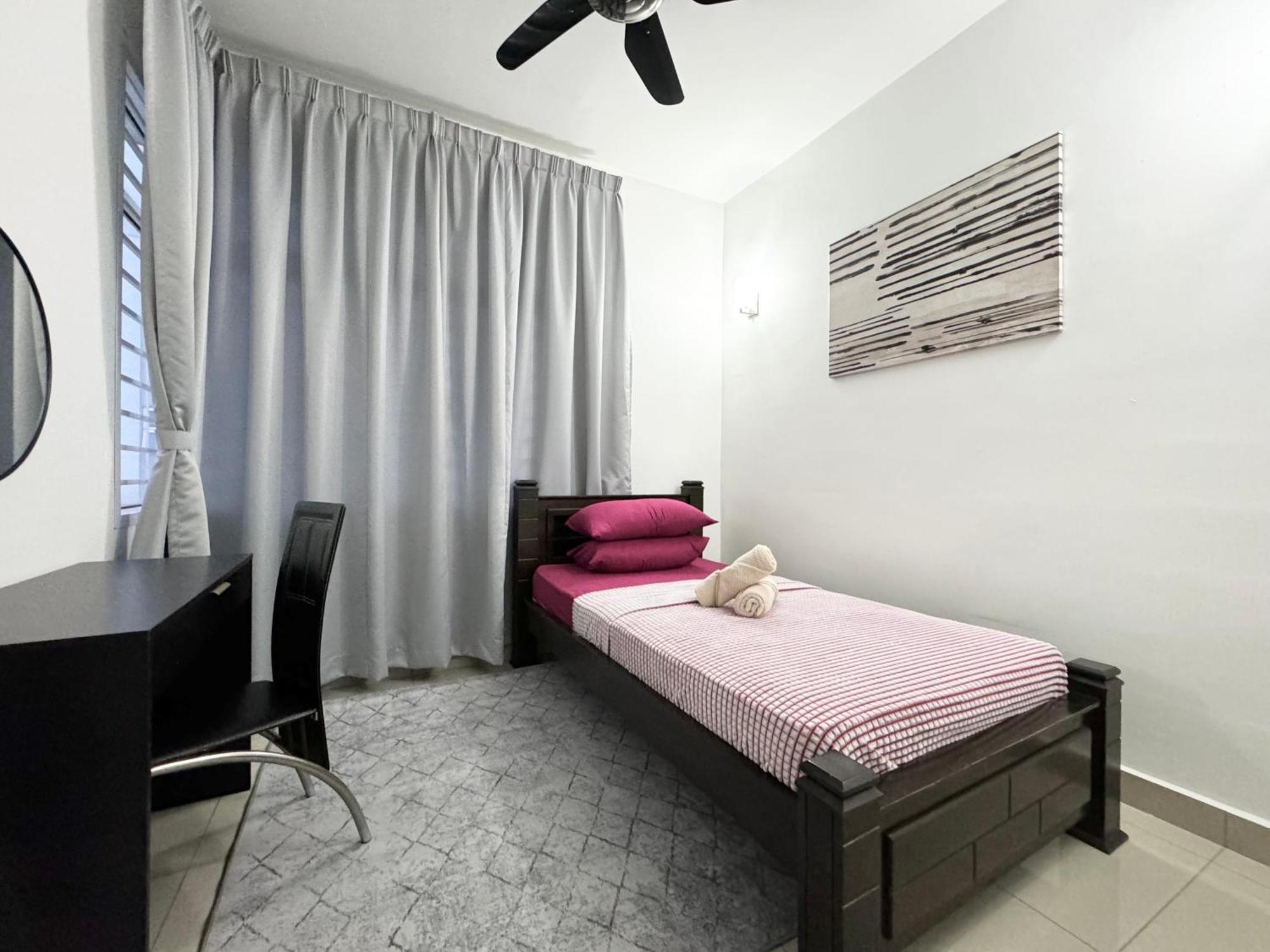 Large Unit Dwiputra Residences 3rooms 3bathrooms Presint 15 *