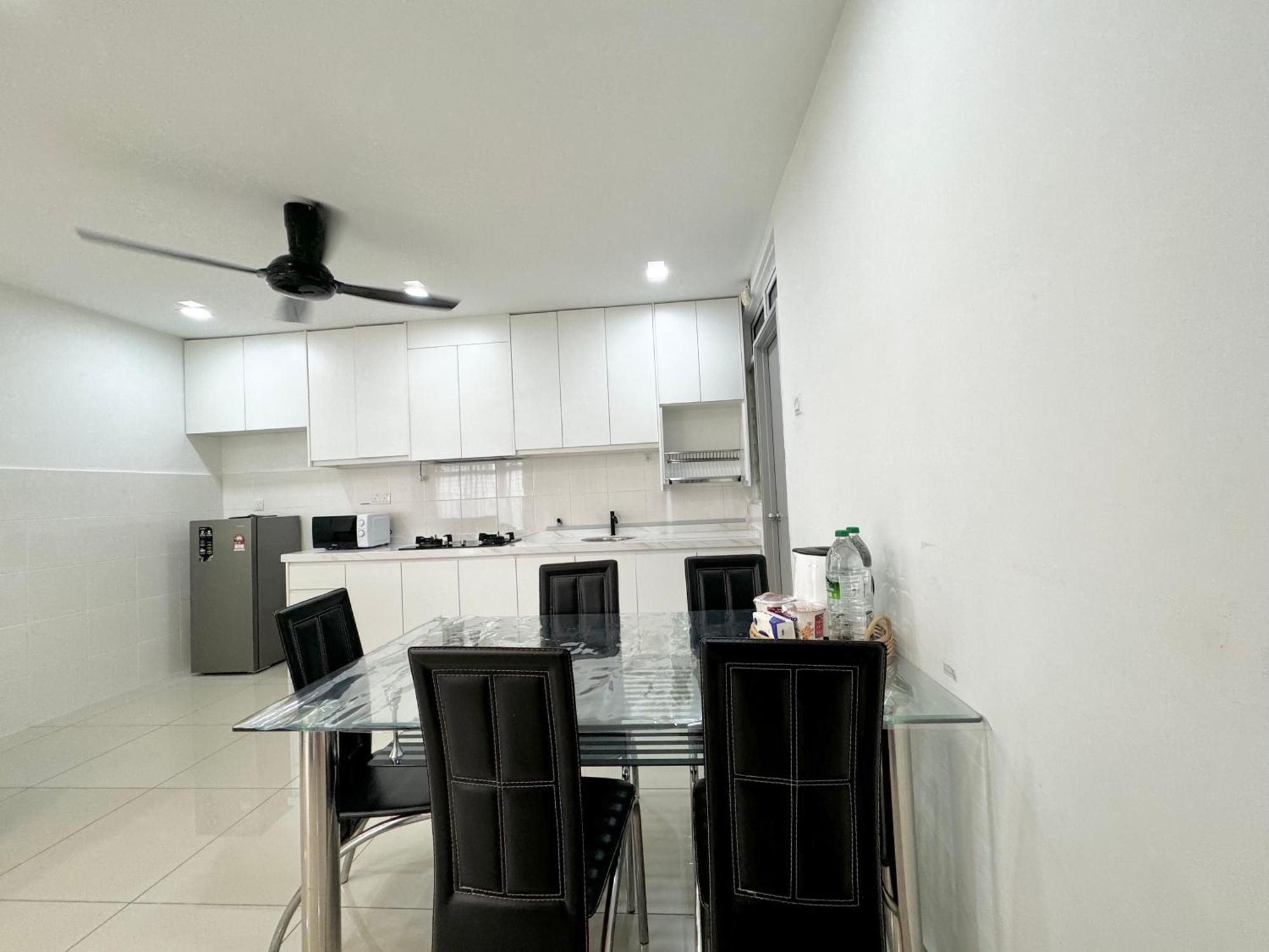 Large Unit Dwiputra Residences 3rooms 3bathrooms Presint 15 Pangsapuri