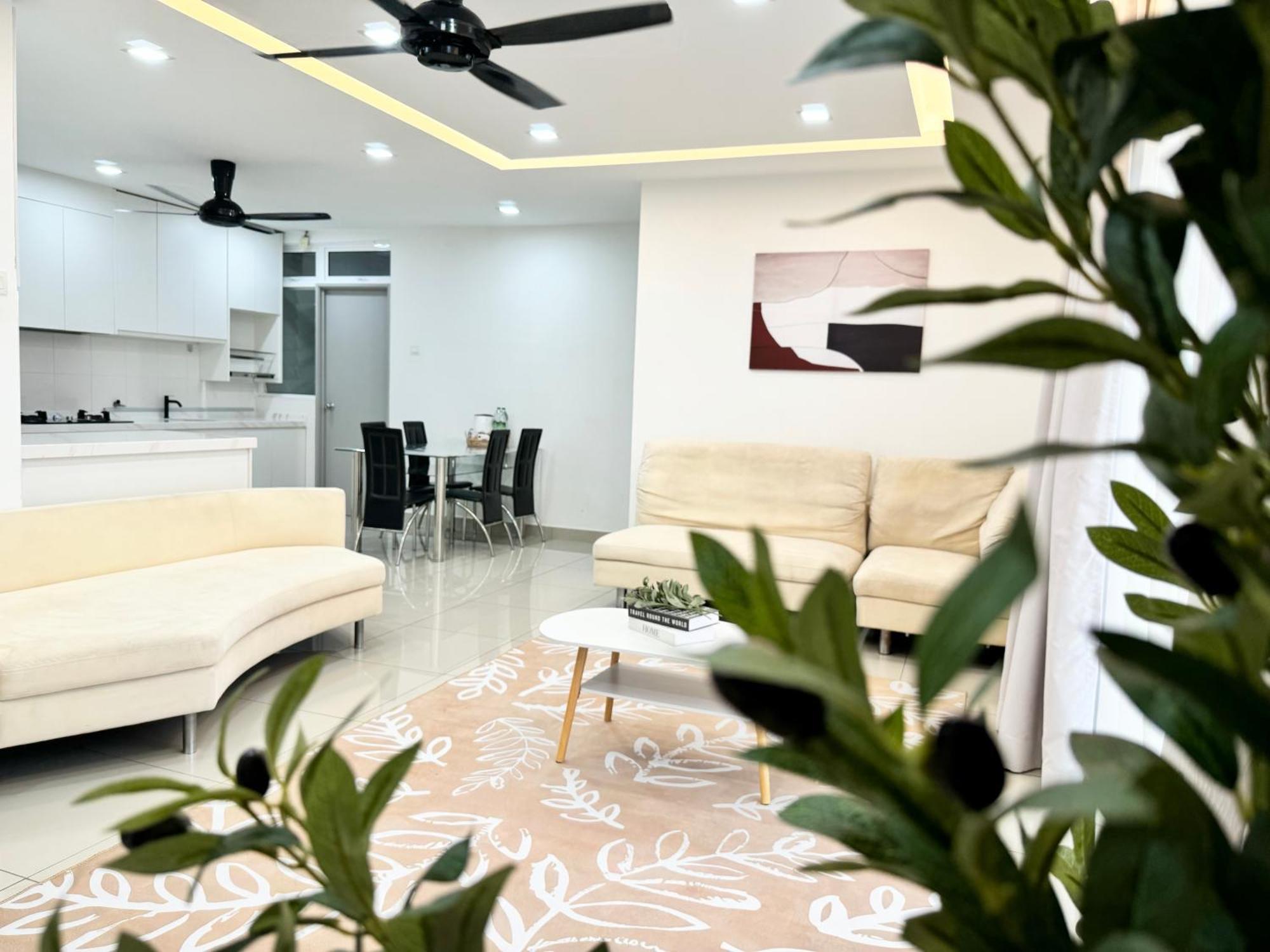Large Unit Dwiputra Residences 3rooms 3bathrooms Presint 15