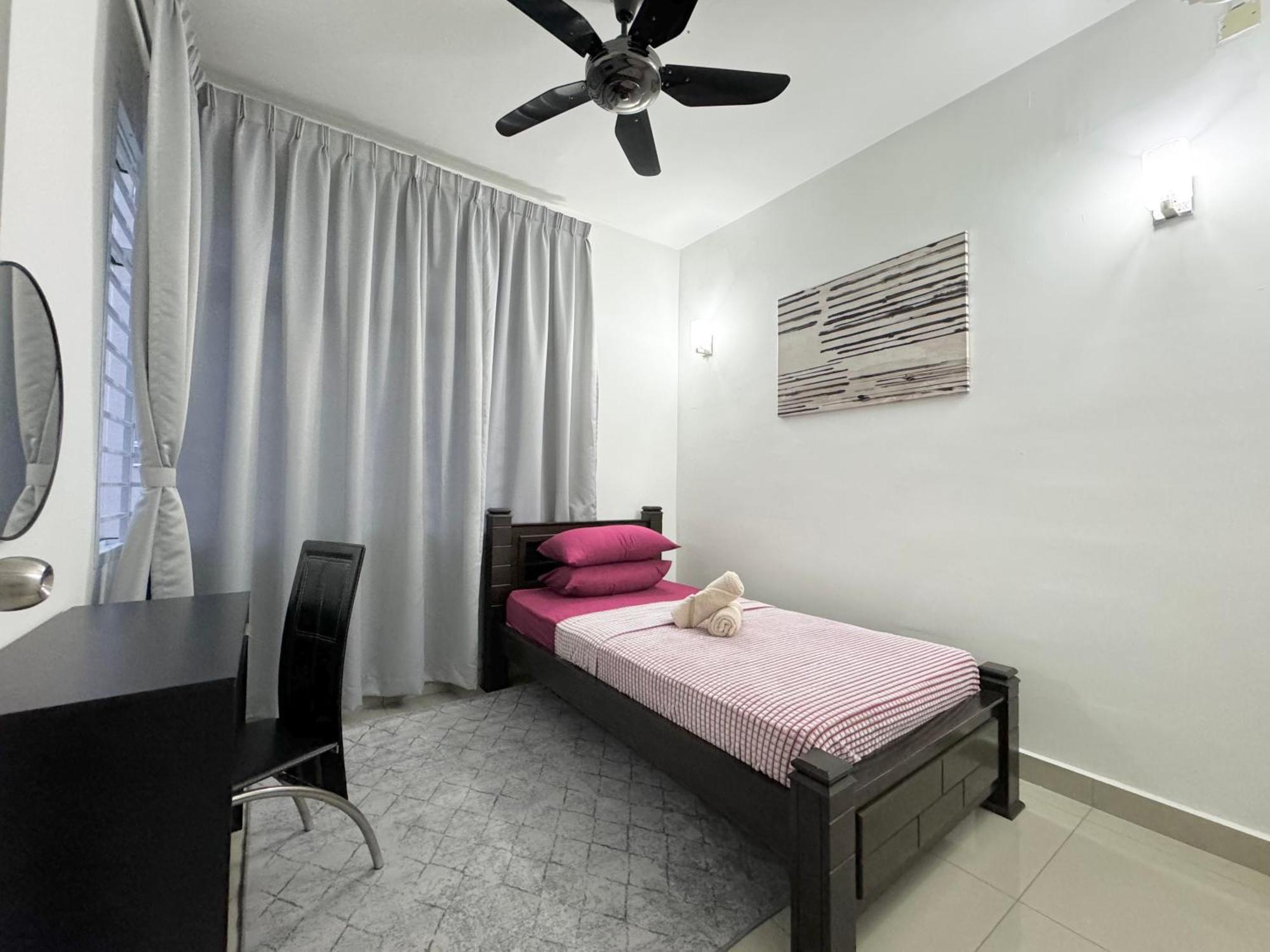 Large Unit Dwiputra Residences 3rooms 3bathrooms Presint 15 Pangsapuri